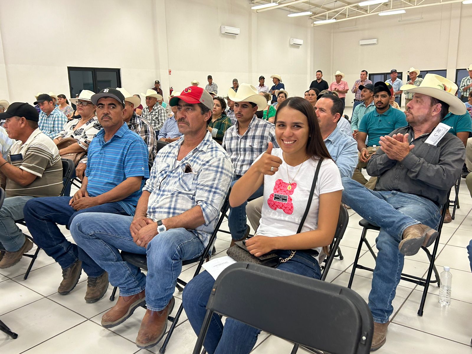 Reciben pequeños ganaderos de Álamos crédito del programa Estratégico de Protección Civil en Materia Hídrica